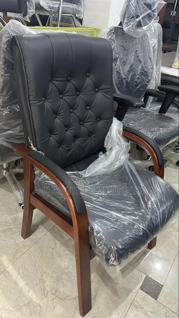 Executive Platform Chair