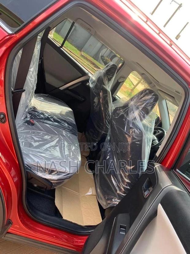 Toyota RAV4 SE FWD (2.5L 4cyl 6A) 2017 Red