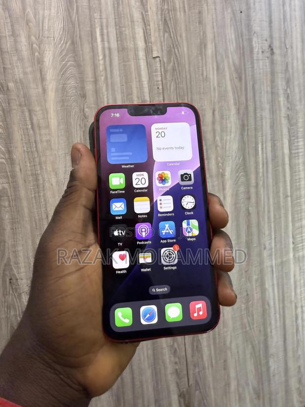 Apple iPhone 13 128 GB Red photo 3