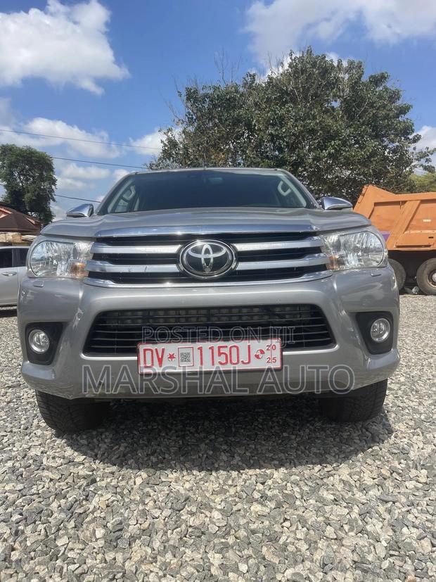 Toyota Hilux 2017 Gray