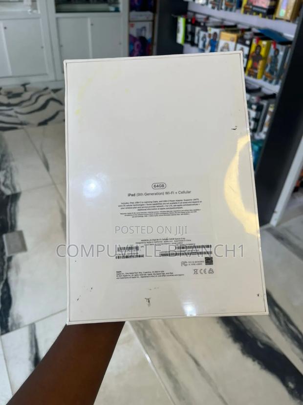New Apple iPad 10.2 (2021) 64 GB Gray photo 2