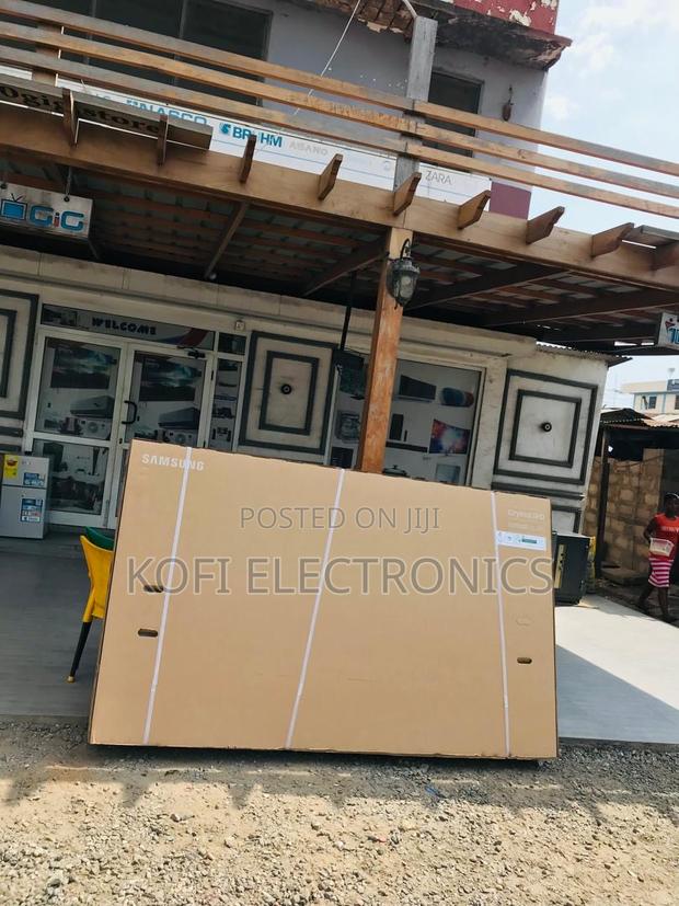 Slim Design, Big Impact Samsung 98” Tv · Photo 3