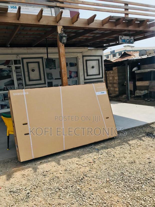 Slim Design, Big Impact Samsung 98” Tv · Photo 4