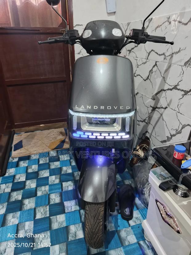 Motorcycle 2023 Gray photo 2