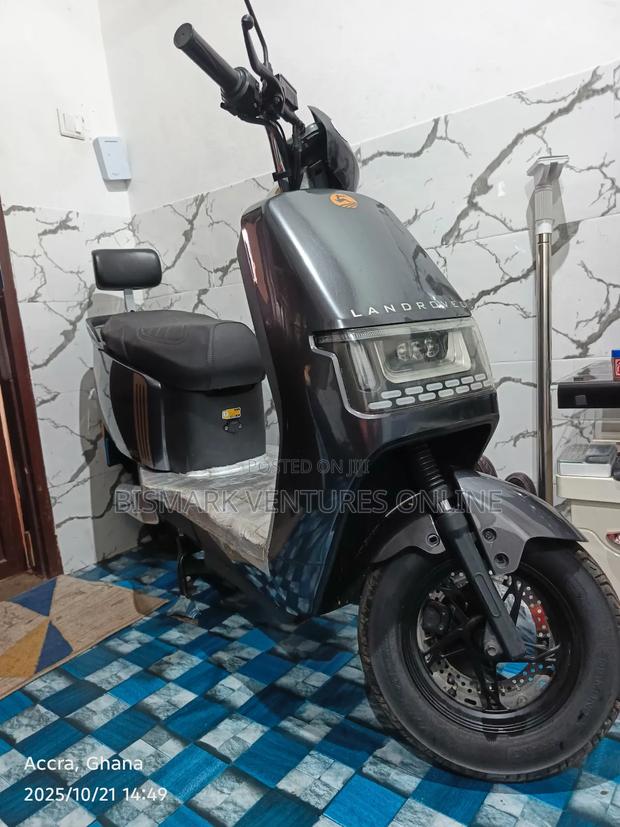 Motorcycle 2023 Gray photo 6