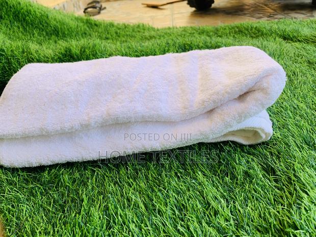 Water Absorbent Large Size White Bath Towel for Hotels,Spa and Gym Use