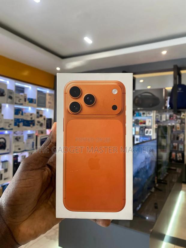 New Apple iPhone 17 Pro Max 1 TB Orange · Photo 4