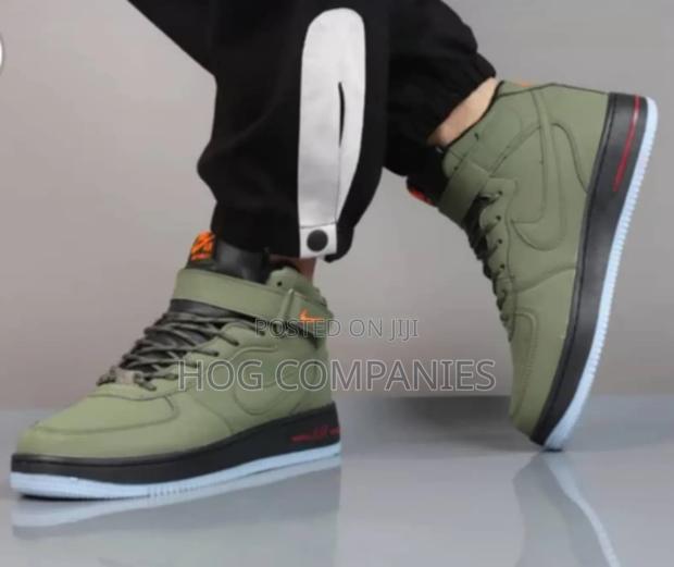Nike Air Force 1 Army Green · Photo 4