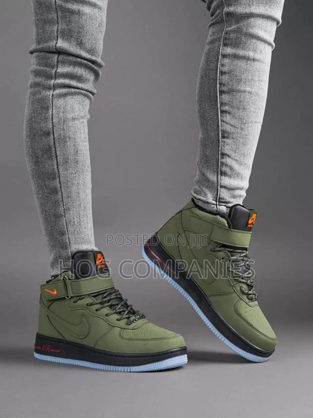 Nike Air Force 1 Army Green · Photo 3