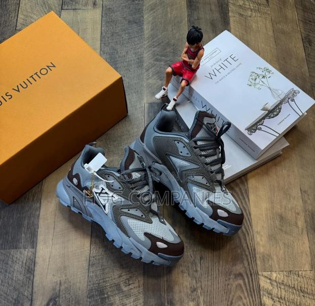Louis Vuitton Runner Tatic Black Grey in Accra- Fast Delivery in 2hrs · Photo 3