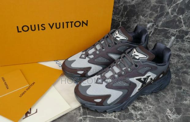 Louis Vuitton Runner Tatic Black Grey in Accra- Fast Delivery in 2hrs · Photo 4