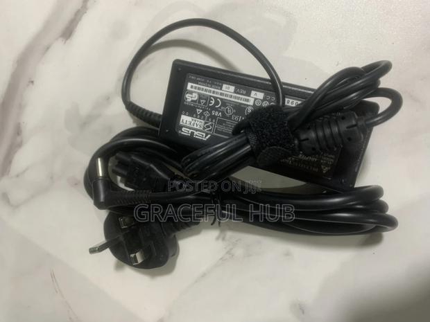 Asus Adapter (19v) · Photo 3