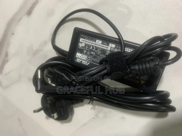Asus Adapter (19v) · Photo 2