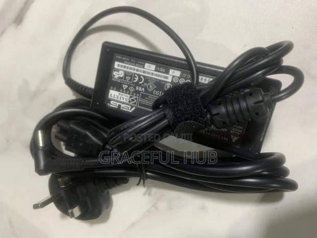 Asus Adapter (19v) · Photo 4