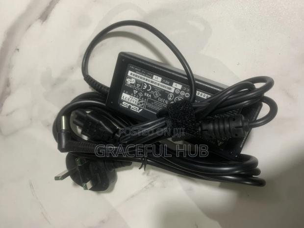 Asus Adapter (19v) · Photo 1