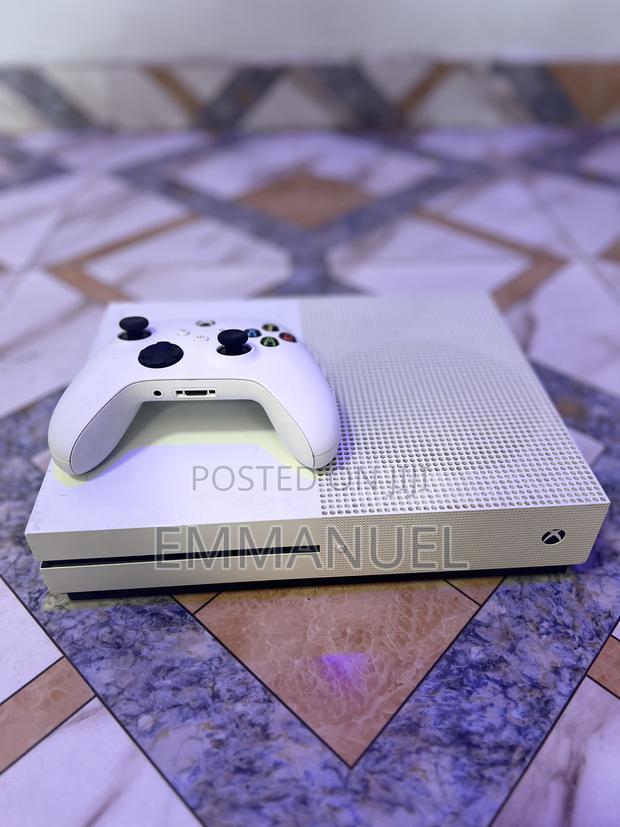Xbox One S 1tb Bundle | 17+ Games Installed | Fc 26 Included photo 2