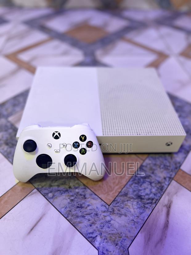 Xbox One S 1tb Bundle | 17+ Games Installed | Fc 26 Included