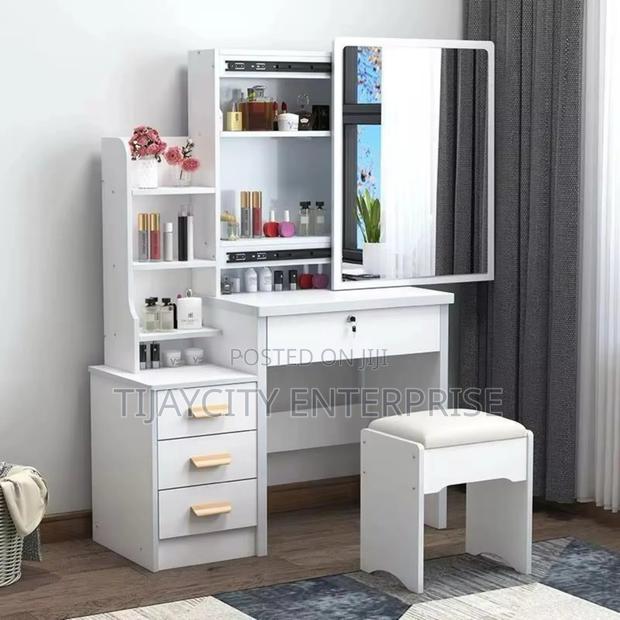 Dressing Mirror With Chair · Photo 4