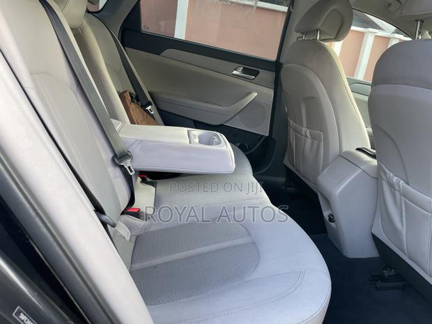 Hyundai Sonata Base Sedan FWD (2.4L 4cyl 6A) 2016 Black photo 8