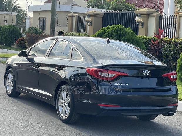 Hyundai Sonata Base Sedan FWD (2.4L 4cyl 6A) 2016 Black photo 4