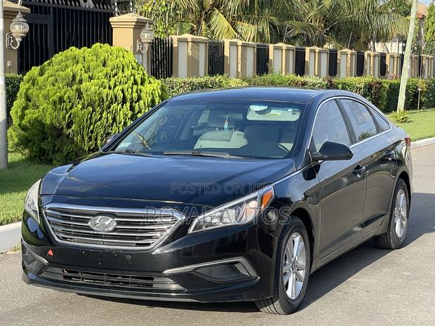 Hyundai Sonata Base Sedan FWD (2.4L 4cyl 6A) 2016 Black photo 2