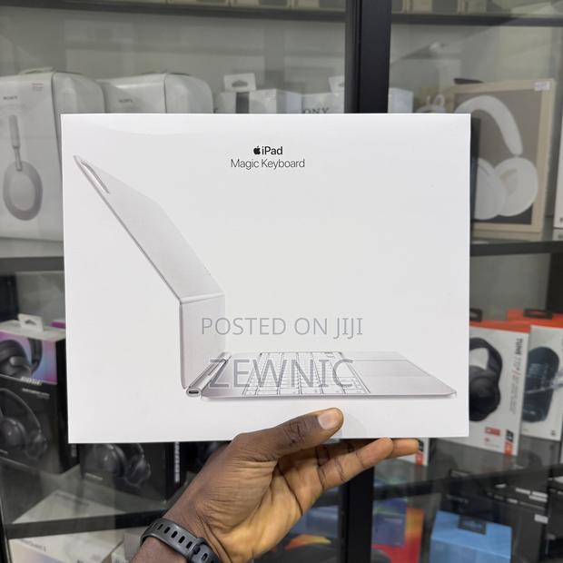 Lastest Apple iPad Pro M4 and M5 Magic Keyboard · Photo 4