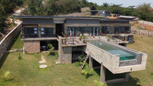 8bdrm Mansion in Aburi for sale · Photo 2