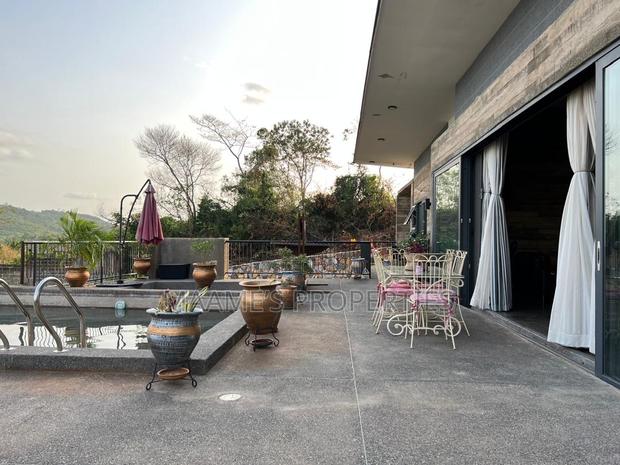 8bdrm Mansion in Aburi for sale · Photo 4