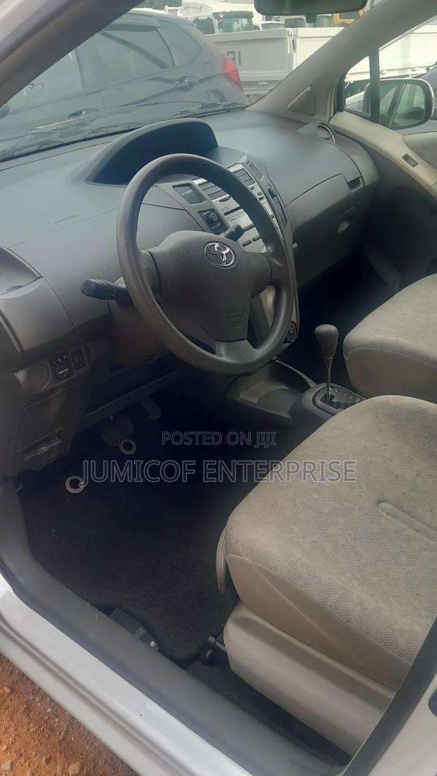 Toyota Vitz 1.3 FWD 5dr 2010 White