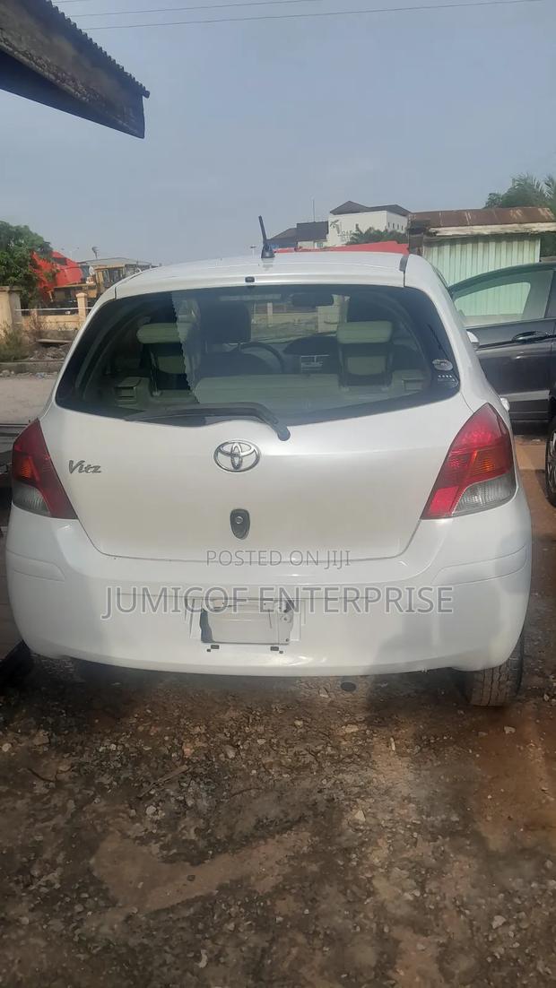 Toyota Vitz 1.3 FWD 5dr 2010 White