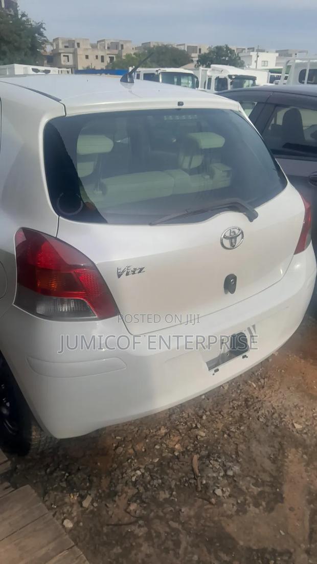 Toyota Vitz 1.3 FWD 5dr 2010 White
