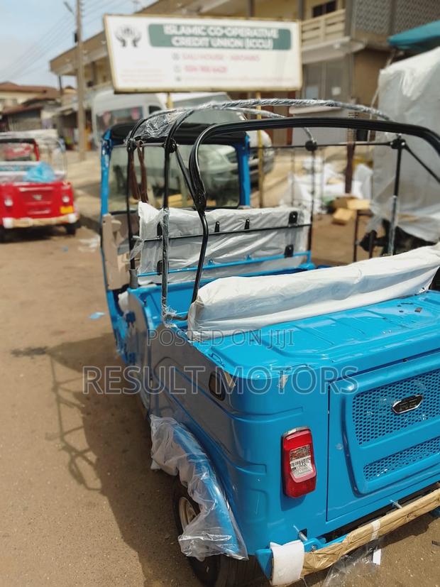 New Bajaj RE 2023 Red · Photo 2