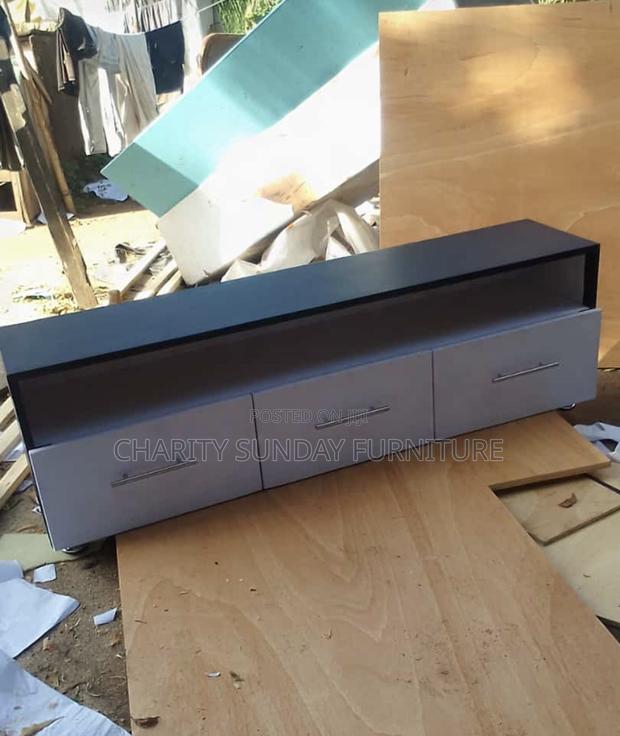 Quality Tv Stand · Photo 2