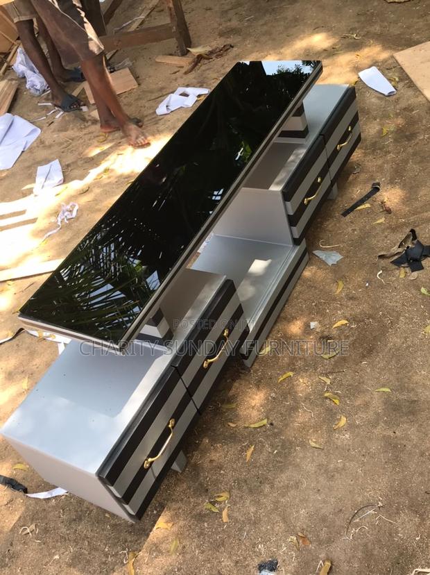 Quality Tv Stand · Photo 3