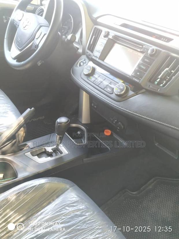 Toyota RAV4 Limited 4dr SUV (2.5L 4cyl 6A) 2018 Gray