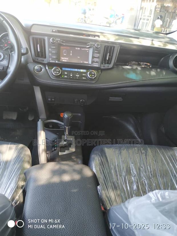 Toyota RAV4 Limited 4dr SUV (2.5L 4cyl 6A) 2018 Gray