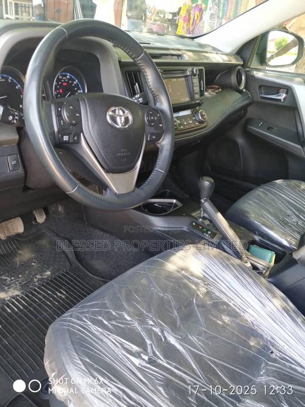 Toyota RAV4 Limited 4dr SUV (2.5L 4cyl 6A) 2018 Gray