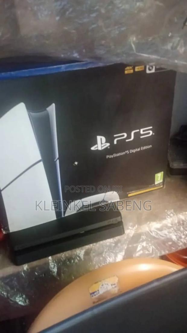 Ps5 Slim Slightly Used (8 Games)