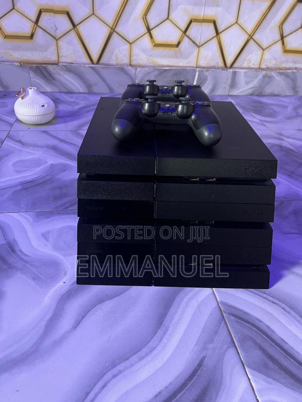 Ps4 Standard Console Loaded With Games Including Fc26 photo 2