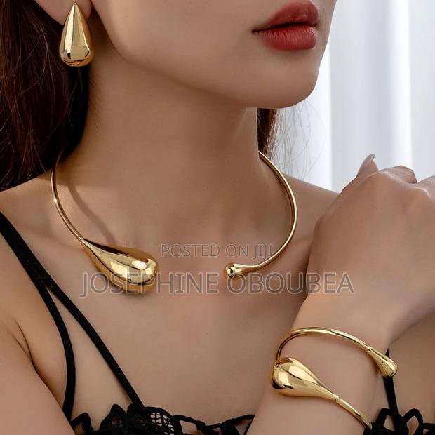 Choker Necklace With Bracelet photo 2