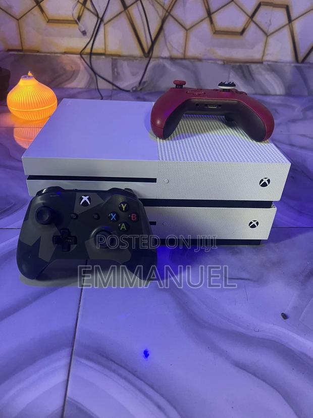 Xbox One S 1tb + 17 Games (Includes Fc 26) – Excellent Condition photo 2