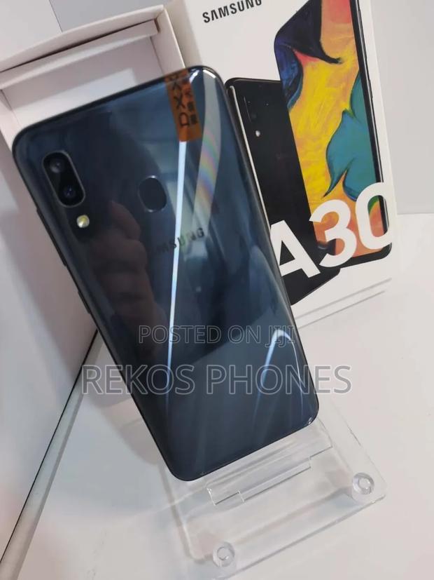 New Samsung Galaxy A30 64 GB photo 3