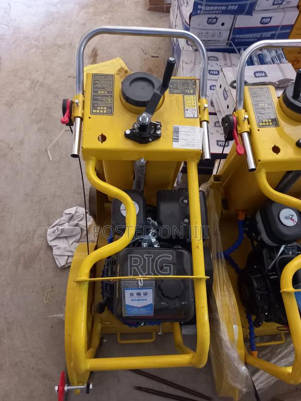 Road Cutting Machine · Photo 3
