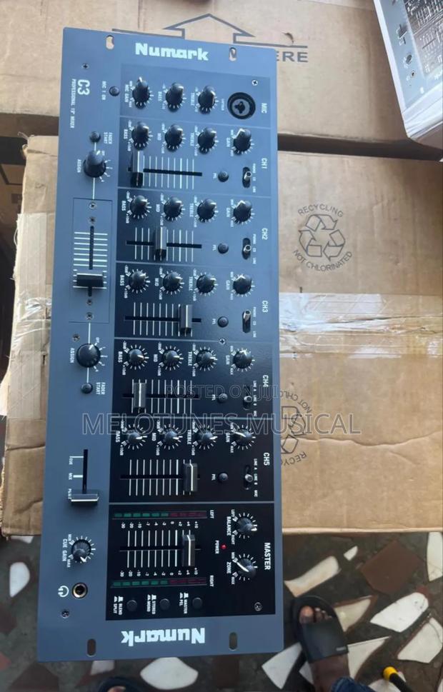 Numark C3usb Professional 19" Mixer · Photo 4