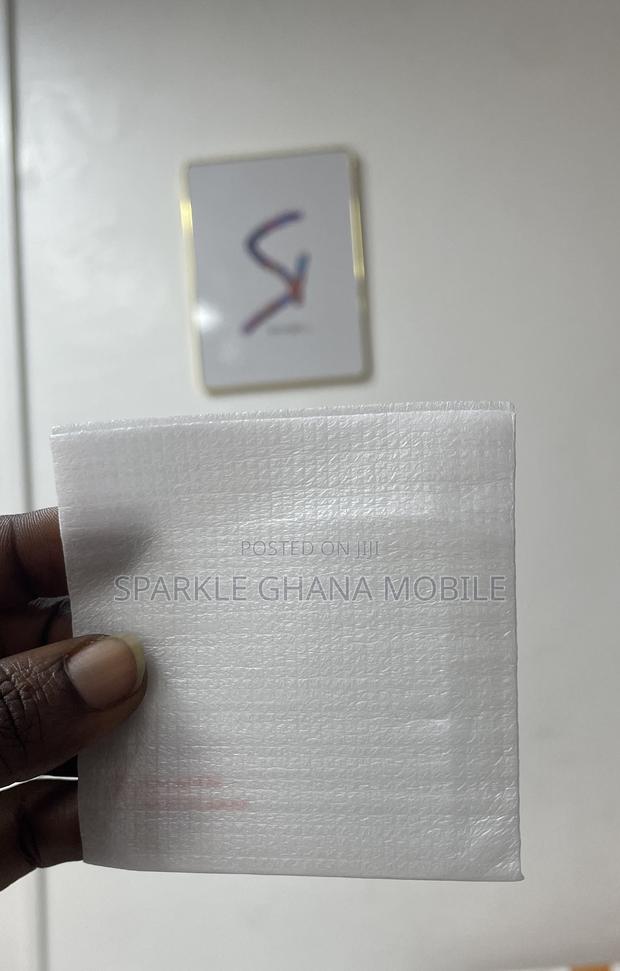 Samsung Z Flip 6 Clear Glass Protector · Photo 4