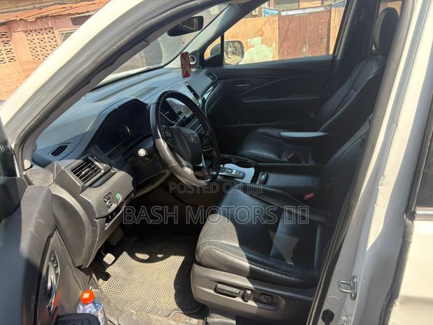 Honda Pilot Touring 8-Passenger 2021 White