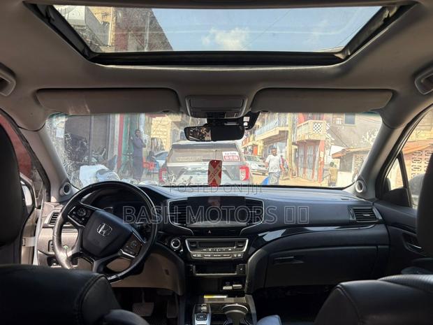 Honda Pilot Touring 8-Passenger 2021 White