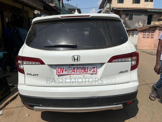 Honda Pilot Touring 8-Passenger 2021 White