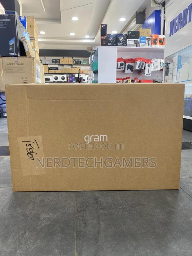 New Laptop LG Gram 15.6 16GB AMD Ryzen 7 SSD 1T · Photo 4