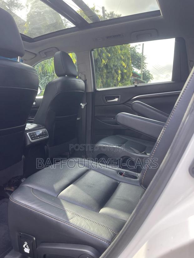 Toyota Highlander for Rent photo 5